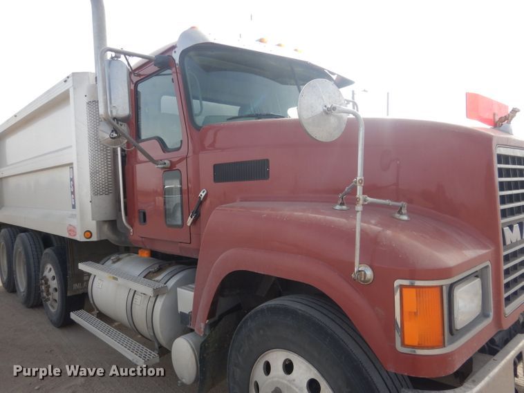 image for item DJ1273 2007 Mack CHN613  dump truck