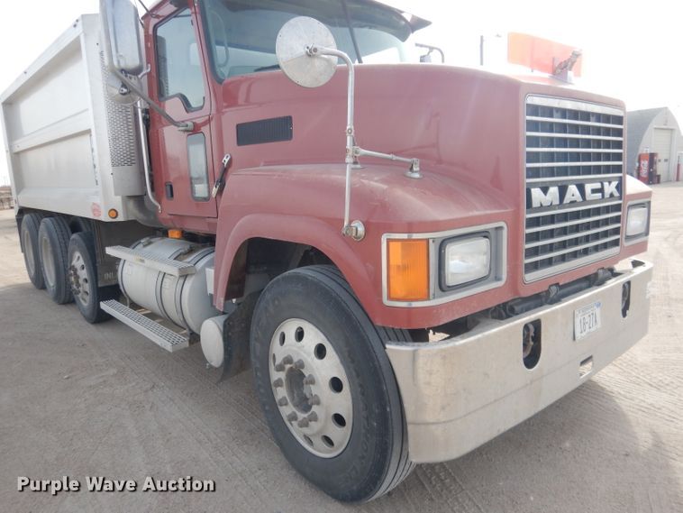image for item DJ1273 2007 Mack CHN613  dump truck