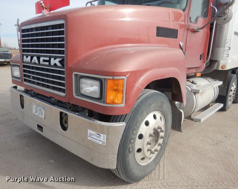 image for item DJ1273 2007 Mack CHN613  dump truck