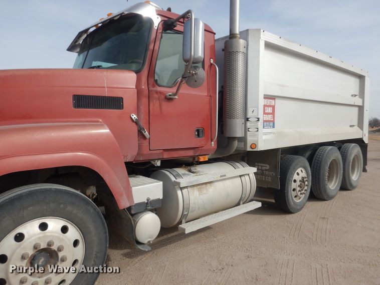 image for item DJ1273 2007 Mack CHN613  dump truck