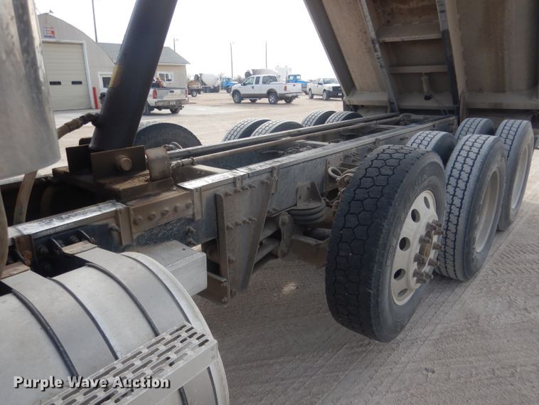 image for item DJ1273 2007 Mack CHN613  dump truck