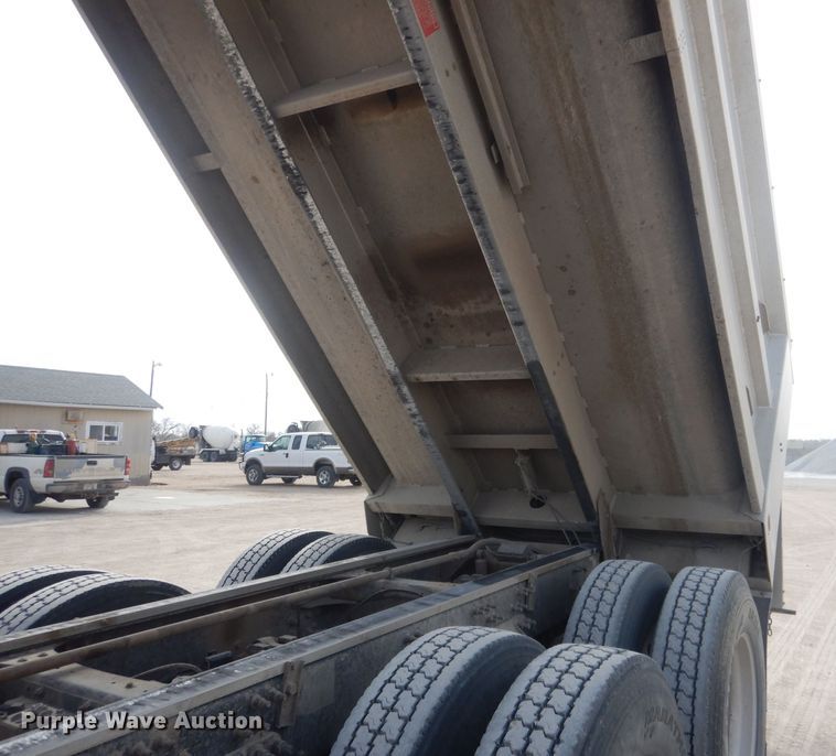 image for item DJ1273 2007 Mack CHN613  dump truck