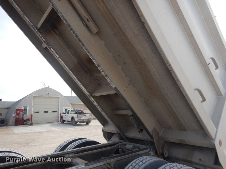 image for item DJ1273 2007 Mack CHN613  dump truck