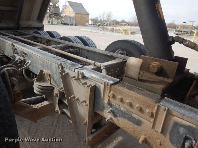 image for item DJ1273 2007 Mack CHN613  dump truck