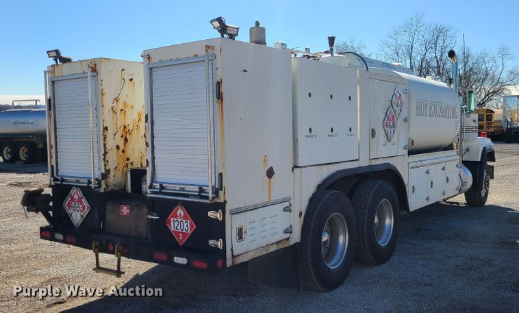 image for item DJ1699 1998 Mack RD688S  fuel / lube truck