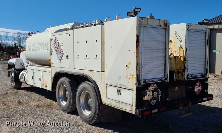 image for item DJ1699 1998 Mack RD688S  fuel / lube truck