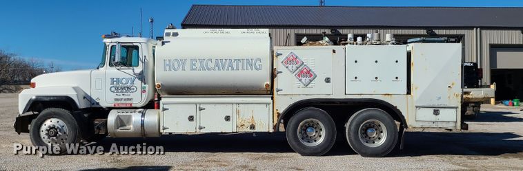 image for item DJ1699 1998 Mack RD688S  fuel / lube truck