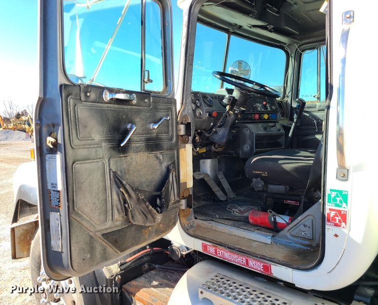 image for item DJ1699 1998 Mack RD688S  fuel / lube truck