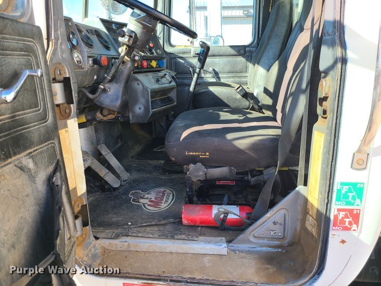 image for item DJ1699 1998 Mack RD688S  fuel / lube truck