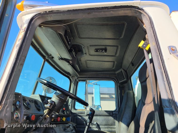 image for item DJ1699 1998 Mack RD688S  fuel / lube truck