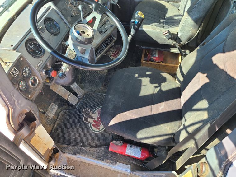 image for item DJ1699 1998 Mack RD688S  fuel / lube truck