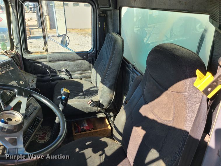 image for item DJ1699 1998 Mack RD688S  fuel / lube truck