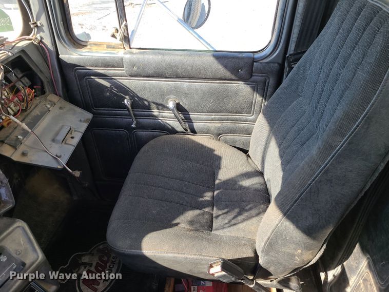 image for item DJ1699 1998 Mack RD688S  fuel / lube truck