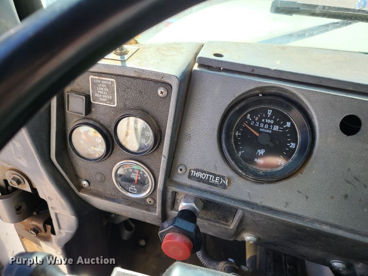 image for item DJ1699 1998 Mack RD688S  fuel / lube truck