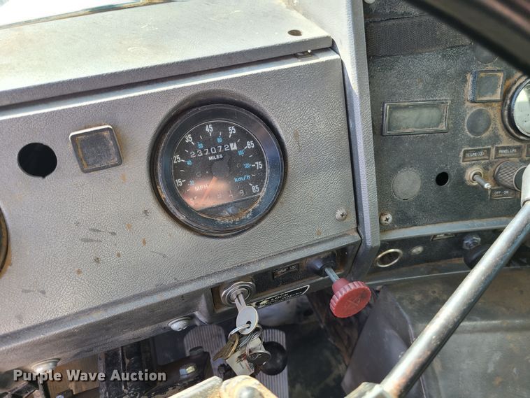 image for item DJ1699 1998 Mack RD688S  fuel / lube truck