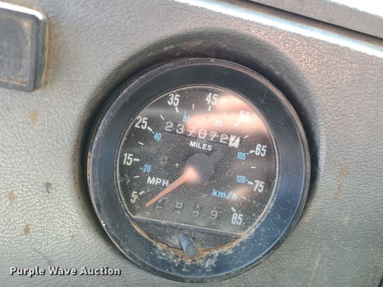 image for item DJ1699 1998 Mack RD688S  fuel / lube truck