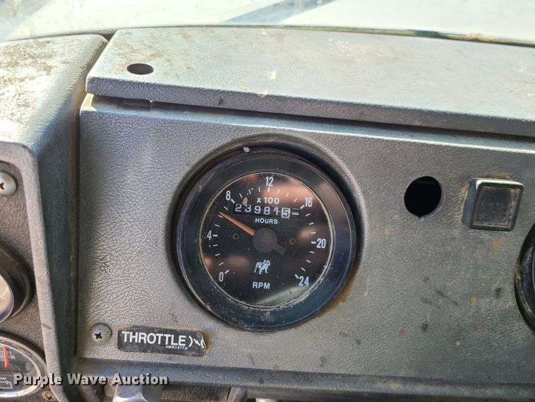 image for item DJ1699 1998 Mack RD688S  fuel / lube truck