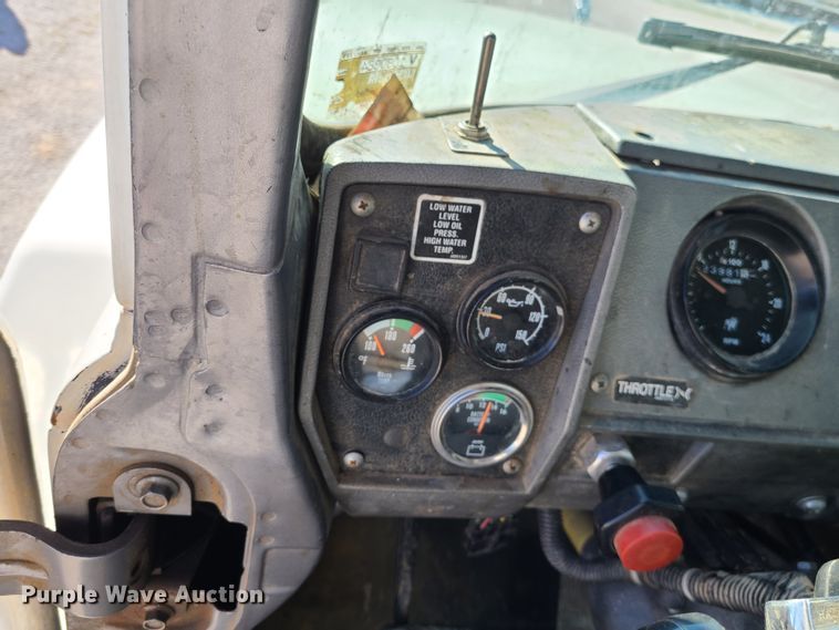 image for item DJ1699 1998 Mack RD688S  fuel / lube truck