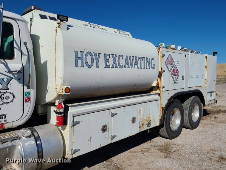 image for item DJ1699 1998 Mack RD688S  fuel / lube truck