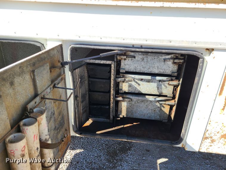 image for item DJ1699 1998 Mack RD688S  fuel / lube truck