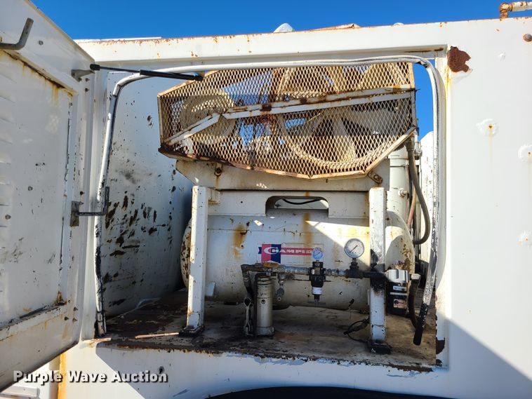 image for item DJ1699 1998 Mack RD688S  fuel / lube truck