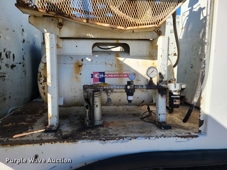 image for item DJ1699 1998 Mack RD688S  fuel / lube truck