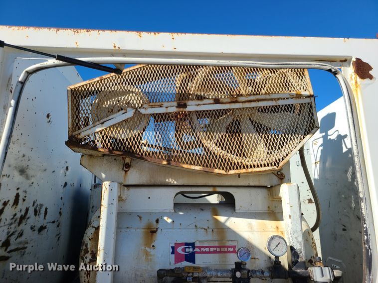 image for item DJ1699 1998 Mack RD688S  fuel / lube truck