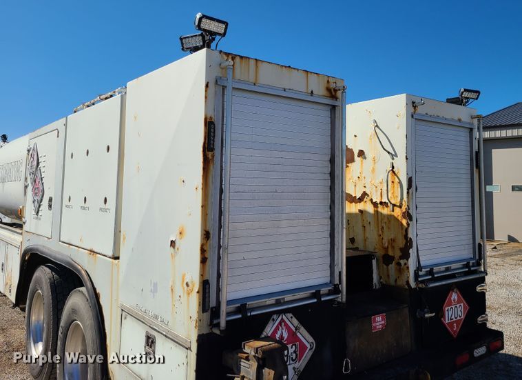 image for item DJ1699 1998 Mack RD688S  fuel / lube truck