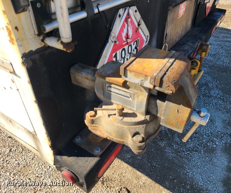 image for item DJ1699 1998 Mack RD688S  fuel / lube truck