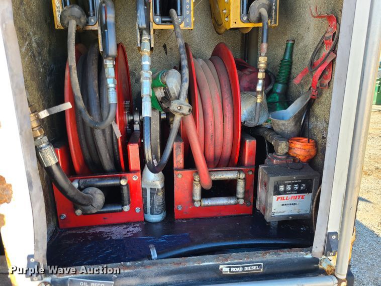 image for item DJ1699 1998 Mack RD688S  fuel / lube truck