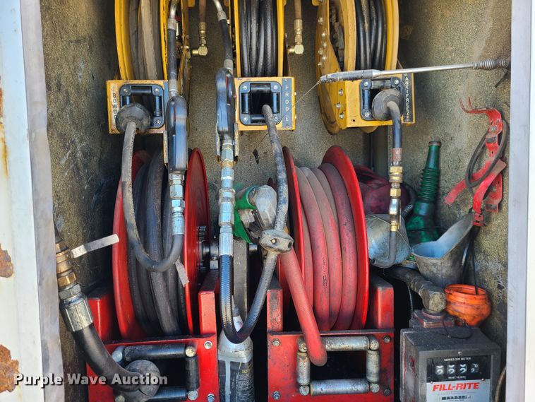 image for item DJ1699 1998 Mack RD688S  fuel / lube truck