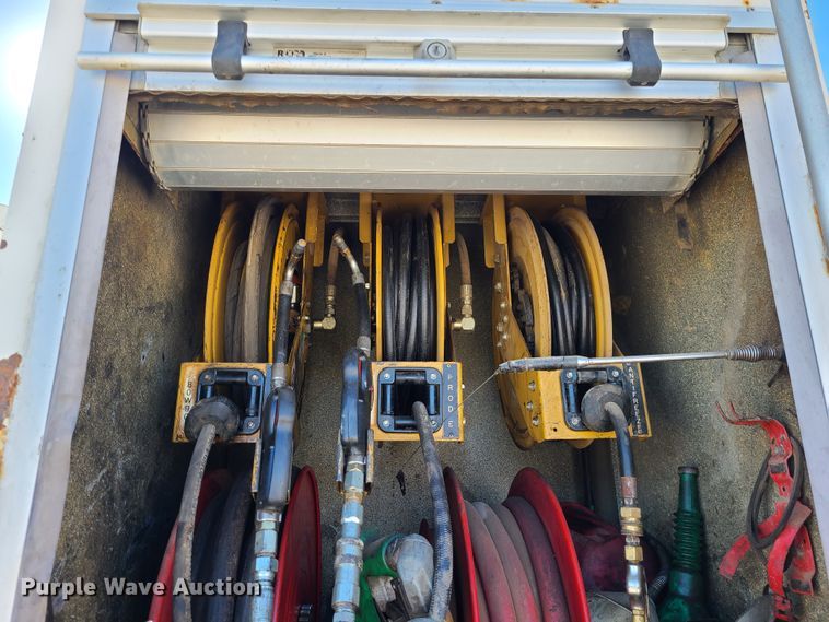 image for item DJ1699 1998 Mack RD688S  fuel / lube truck