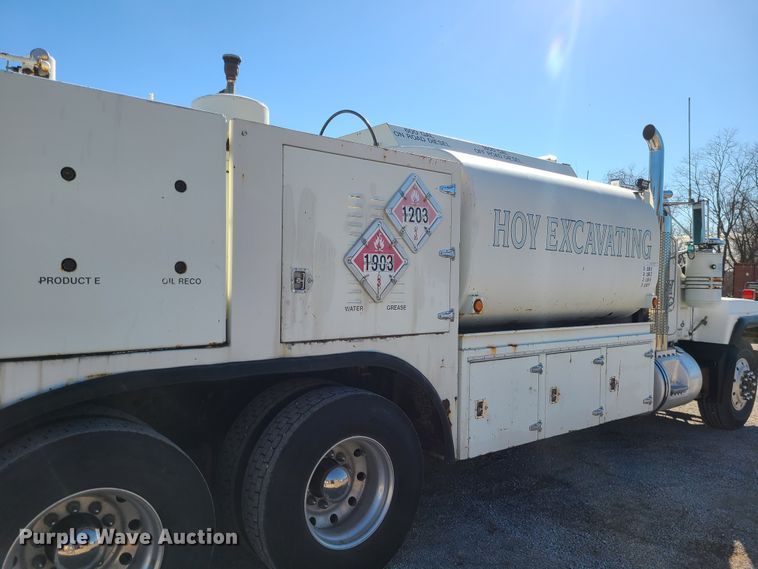 image for item DJ1699 1998 Mack RD688S  fuel / lube truck