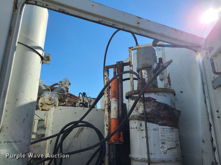 image for item DJ1699 1998 Mack RD688S  fuel / lube truck