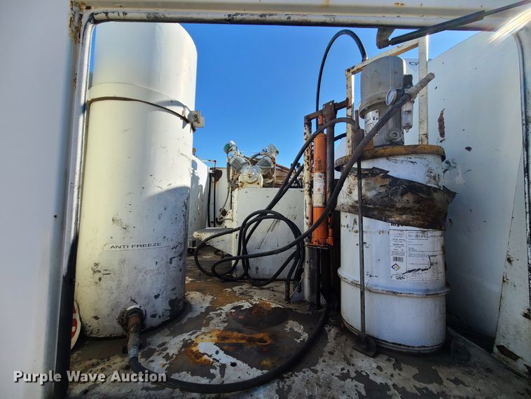 image for item DJ1699 1998 Mack RD688S  fuel / lube truck