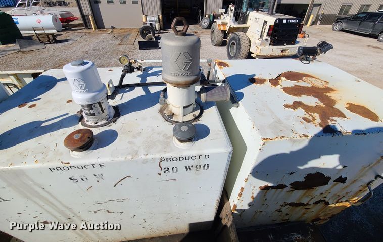 image for item DJ1699 1998 Mack RD688S  fuel / lube truck