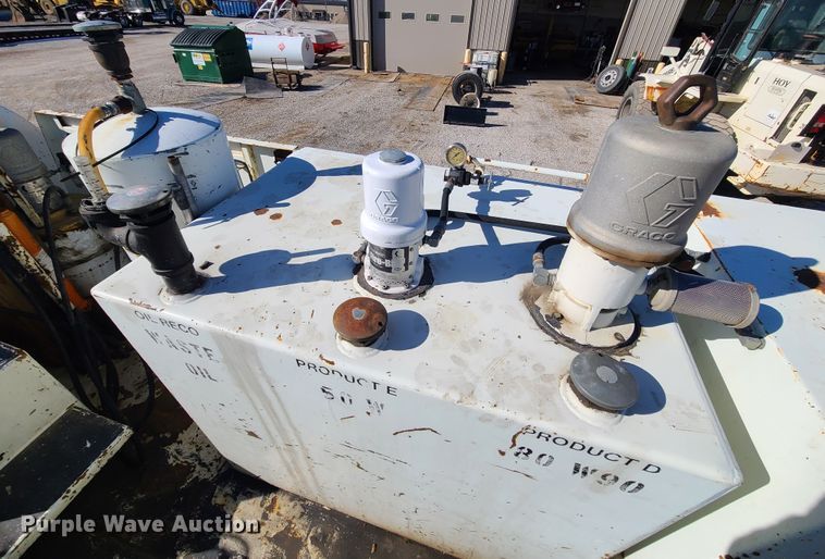 image for item DJ1699 1998 Mack RD688S  fuel / lube truck