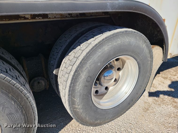 image for item DJ1699 1998 Mack RD688S  fuel / lube truck