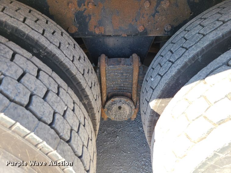 image for item DJ1699 1998 Mack RD688S  fuel / lube truck