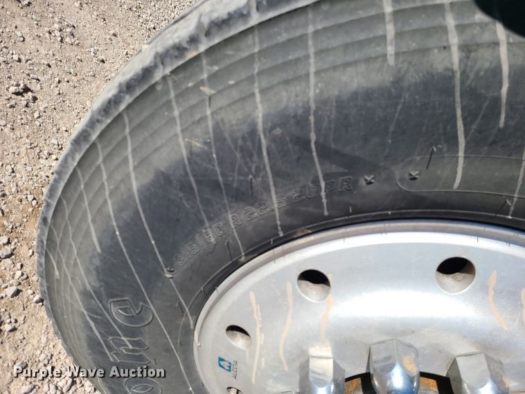 image for item DJ1699 1998 Mack RD688S  fuel / lube truck