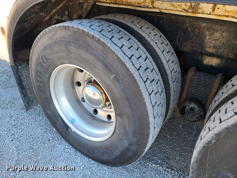 image for item DJ1699 1998 Mack RD688S  fuel / lube truck