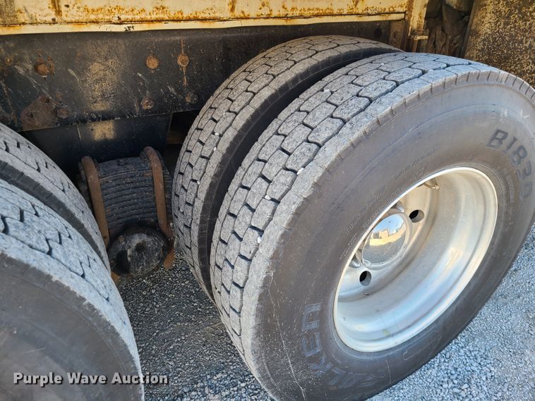 image for item DJ1699 1998 Mack RD688S  fuel / lube truck