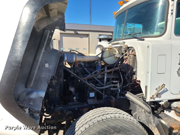 image for item DJ1699 1998 Mack RD688S  fuel / lube truck