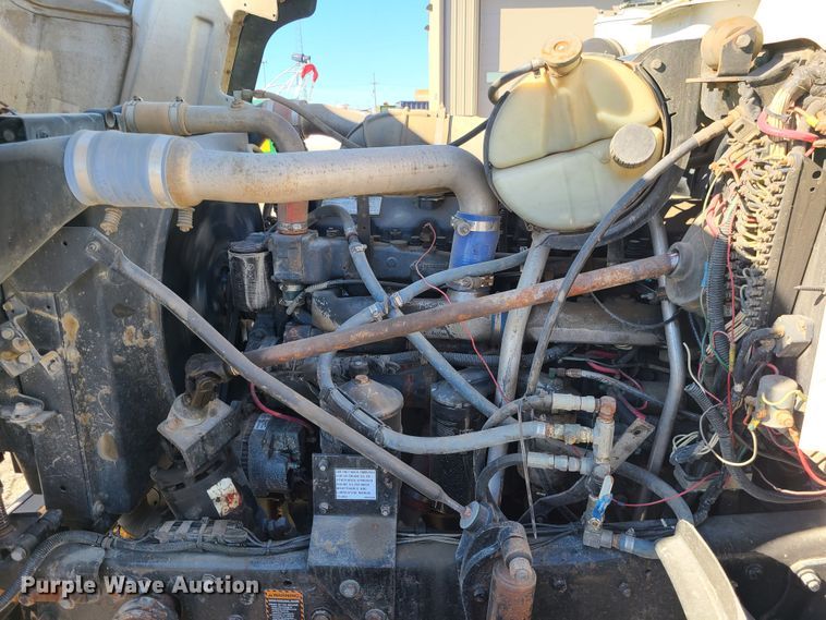 image for item DJ1699 1998 Mack RD688S  fuel / lube truck