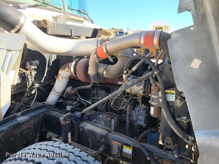image for item DJ1699 1998 Mack RD688S  fuel / lube truck