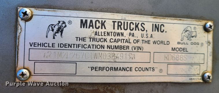 image for item DJ1699 1998 Mack RD688S  fuel / lube truck
