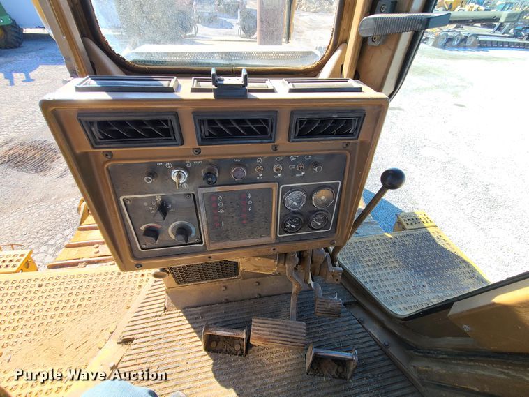 image for item DJ1701 1989 Caterpillar D8N  dozer