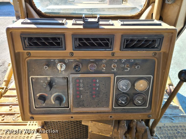 image for item DJ1701 1989 Caterpillar D8N  dozer