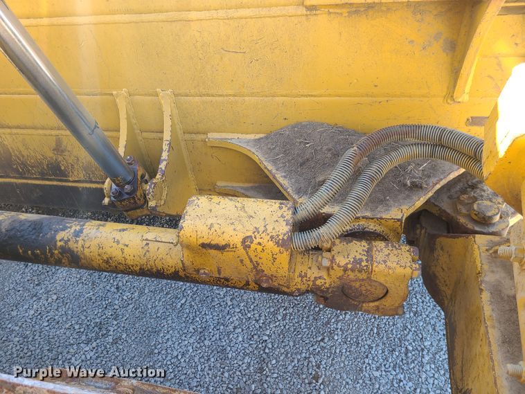 image for item DJ1701 1989 Caterpillar D8N  dozer