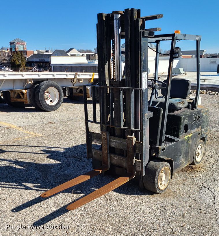 image for item DJ1702 Clark C500-50  forklift